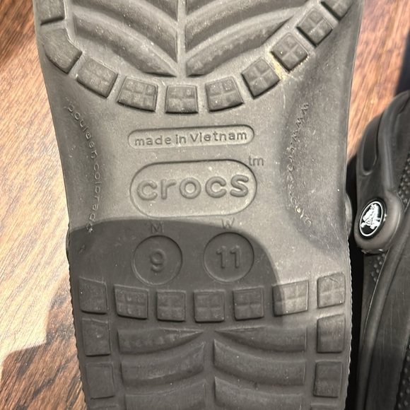 Black Crocs - Picture 9 of 10